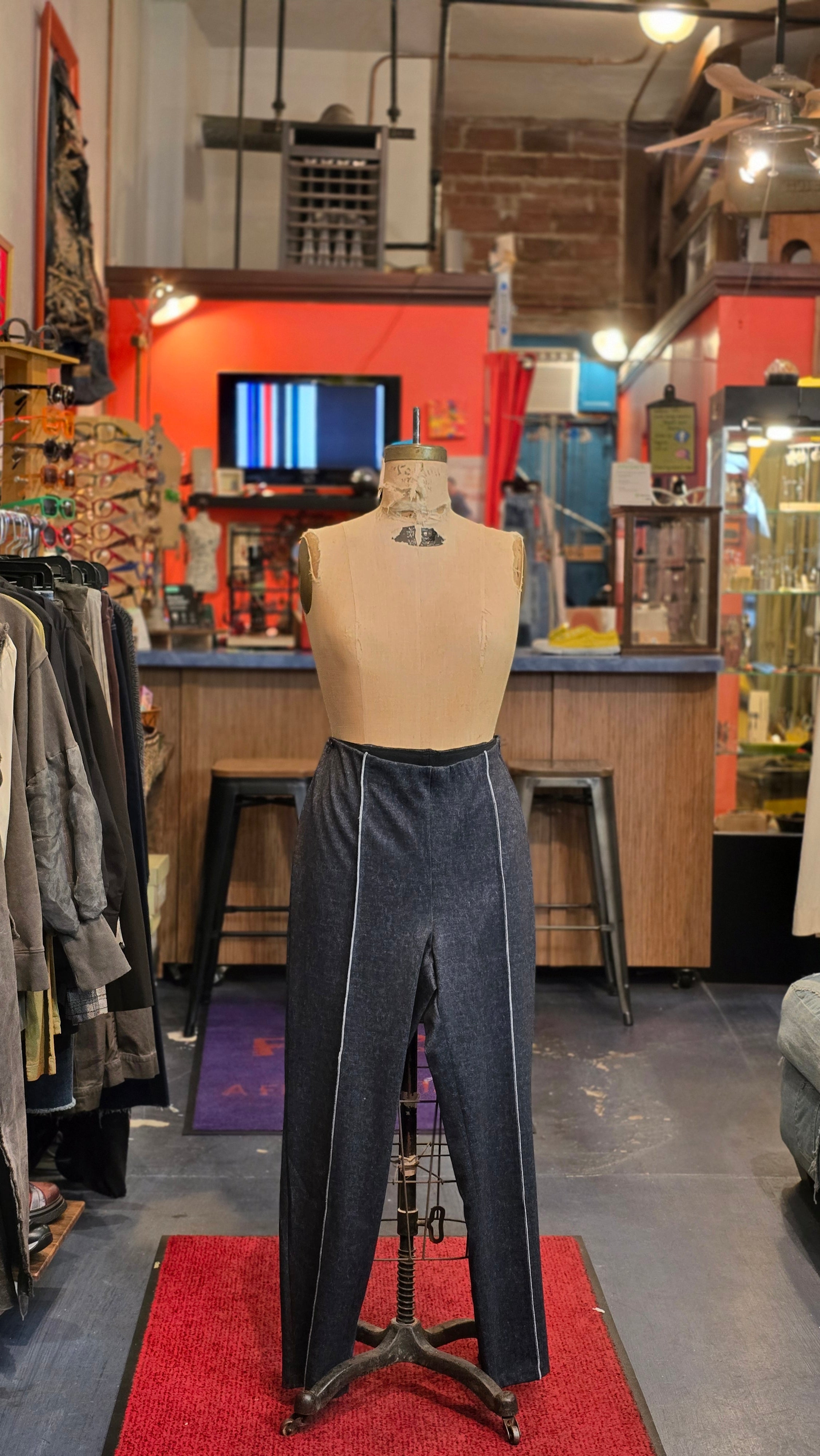 Pull-On Pants / legging with pipping